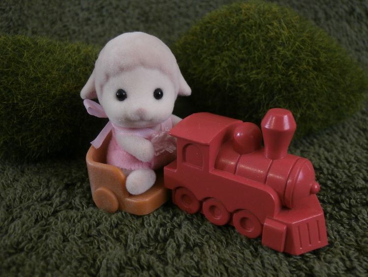 Details about   Calico Critters Baby Lamb Figure with Red Train in Clear Display Case BRAND NEW